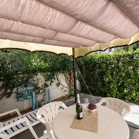 Malagasuite Tropical Terrace & Pool
